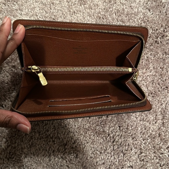 Louis Vuitton Zipper Wallet - Picture 4 of 11